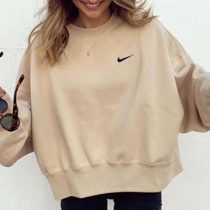 SPORTSWEAR ESSENTIAL FLEECE CREW OATMEAL